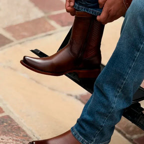 Kit Bota Almeida 3.0 em Couro Legítimo com Palmilha Ortopédica +BRINDES: Boné, Cinto e Carteira